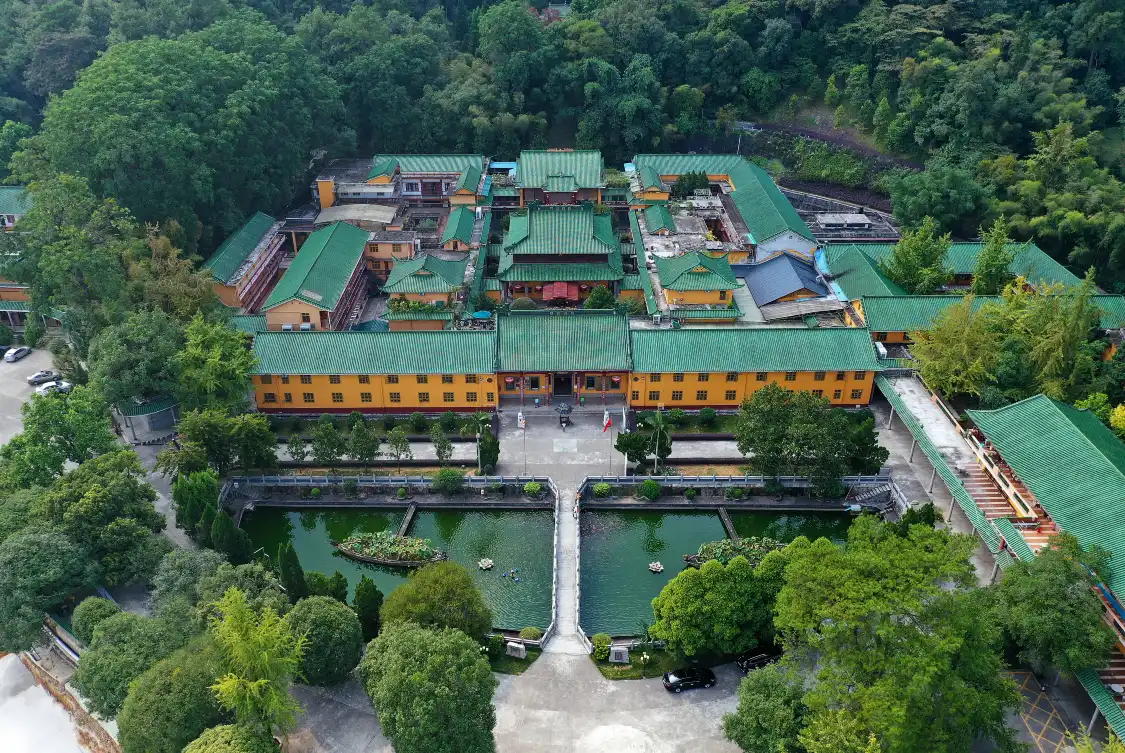 Hotels near Yunmen Temple