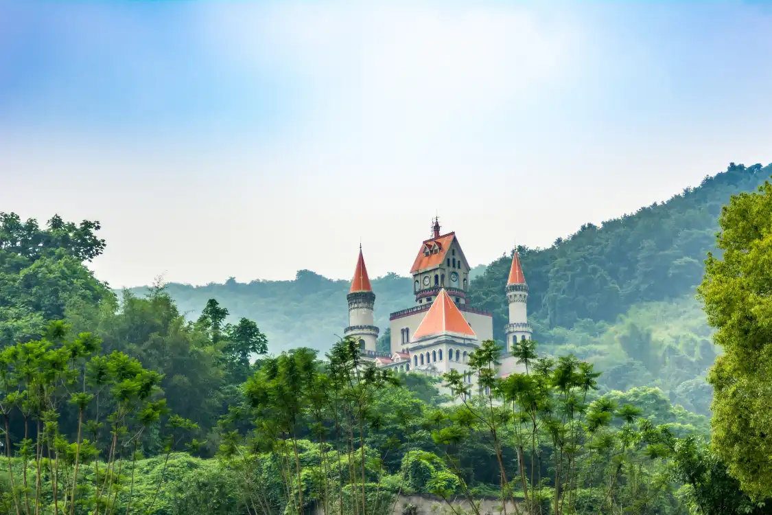 Hotels near Geleshan National Forest Park