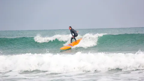 Fare surf a Lingshui attraction in Lingshui