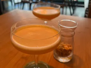 Bibliothek Bar