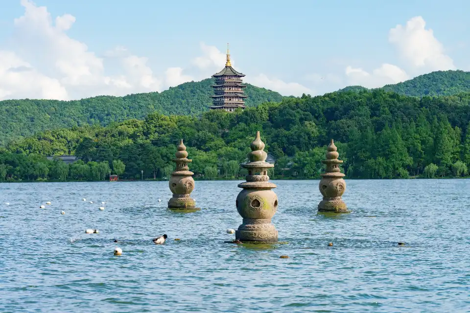 1_West Lake