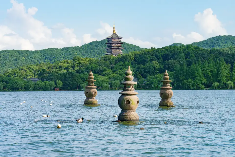 1_West Lake