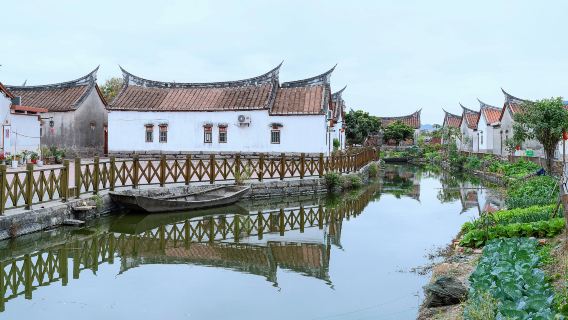 Private group private tour half-day tour of Zhangzhou Daimei Ancient Village Minnan Red Brick Buildings from Xiamen City