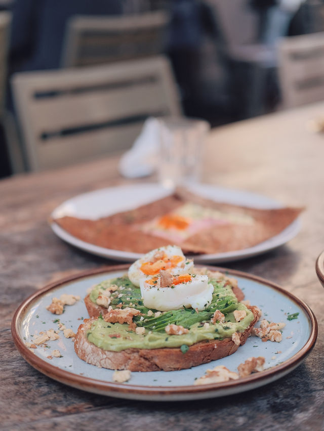 A Great Place for Brunch Hounds