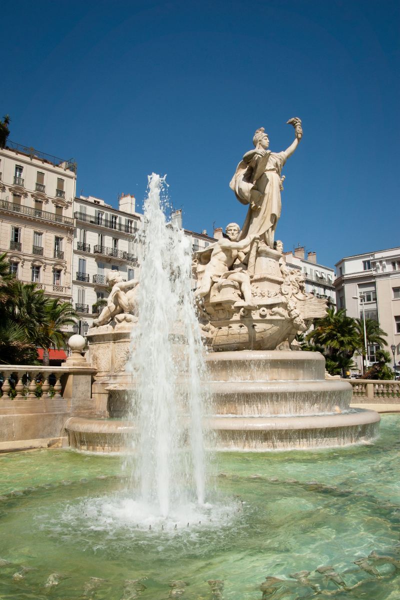 Place des Terreaux : le nouveau coup (de gueule) de Buren - Rue89Lyon