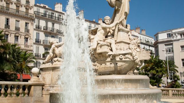 里昂老城+里昂人壁畫+沃土廣場+白萊果廣場聖尼濟耶教堂