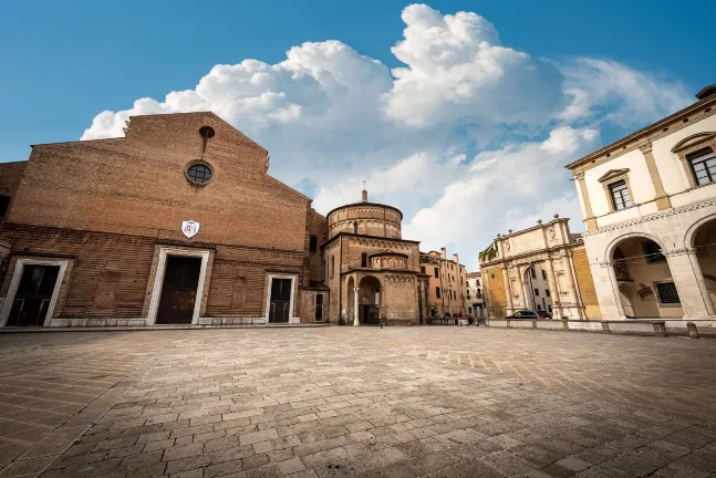 Hotels in Padua With Bars