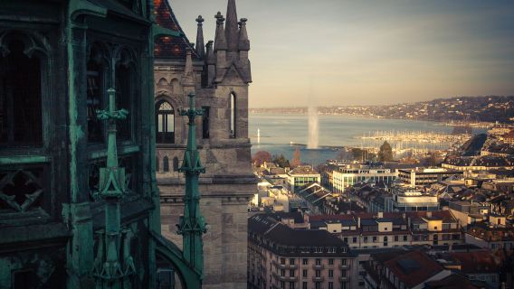 Geneva Old Town + St. Pierre Cathedral + Flower Clock + Jet d' one-day tour