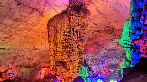 洪巖仙境·地下瓷世界