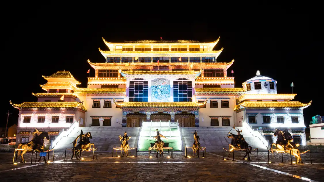 Отели рядом с достопримечательностью «Gesa'er Wenhua Museum»