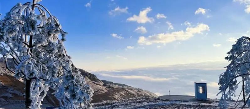 Ludian Jiaoding Mountain Ice and Snow World