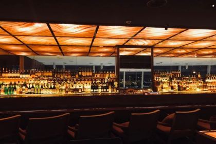 SU lounge the lake view