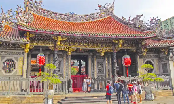 鄰近龍山寺的酒店