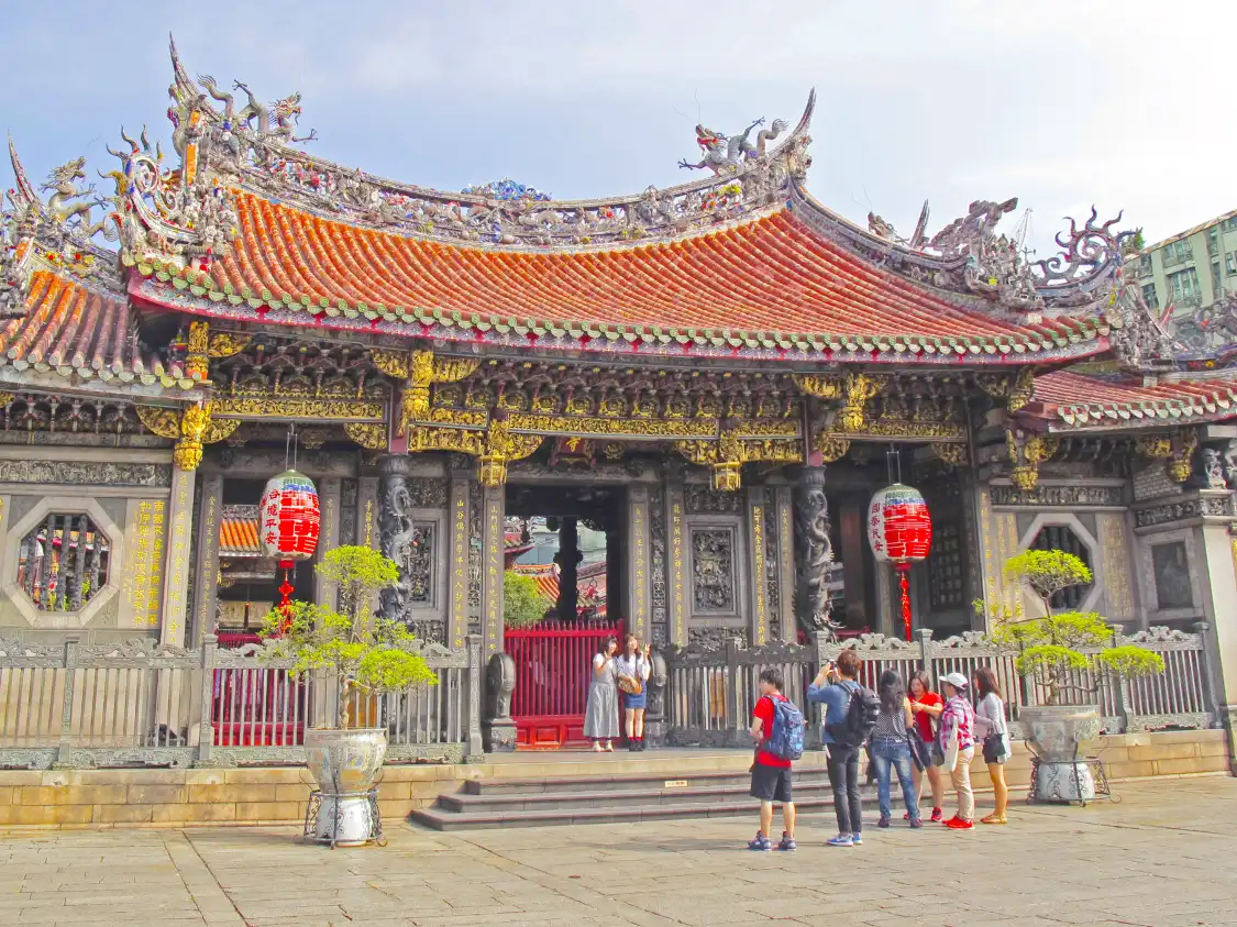 Hotels near Long Mountain Temple