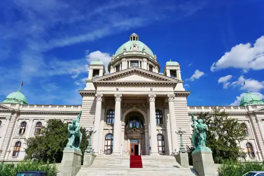 セルビア共和国国民議会議事堂周辺のホテル