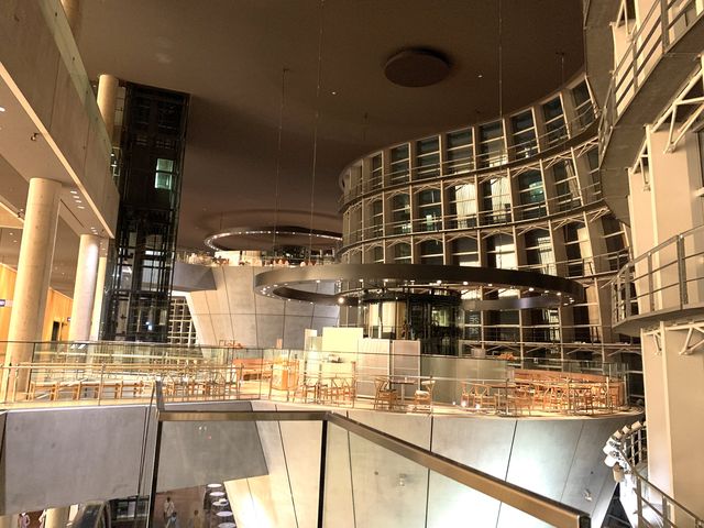 【東京】オシャレすぎる国立新美術館