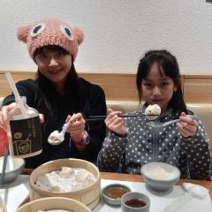 馋三尺蟹粉小笼(南京东路店) User Photo