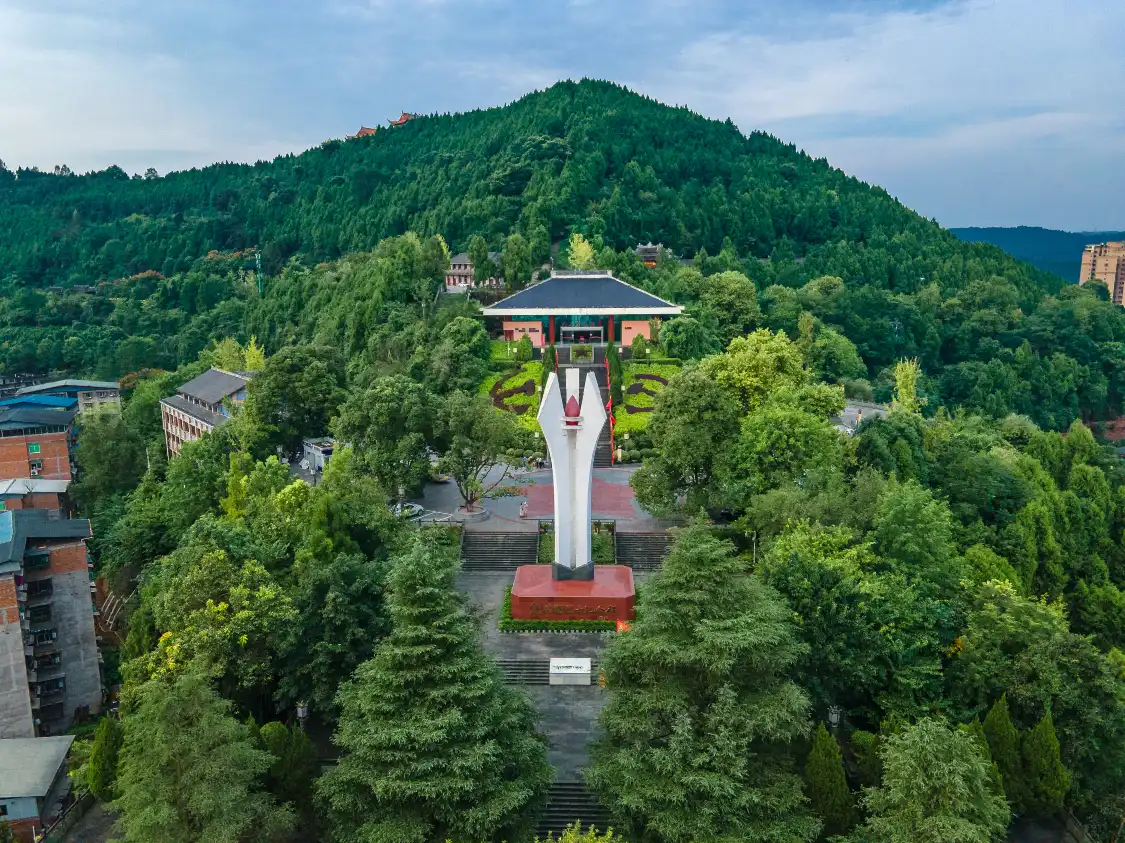 류보지안 기념관 주변 호텔