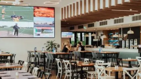 Breezes Bar & Bistro in Darwin