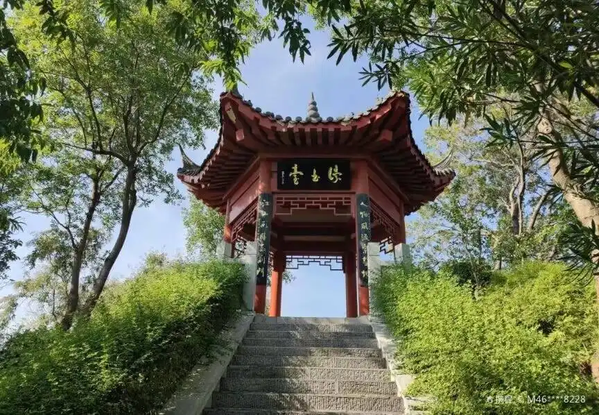 Hotels near Dongbao Mountain Park