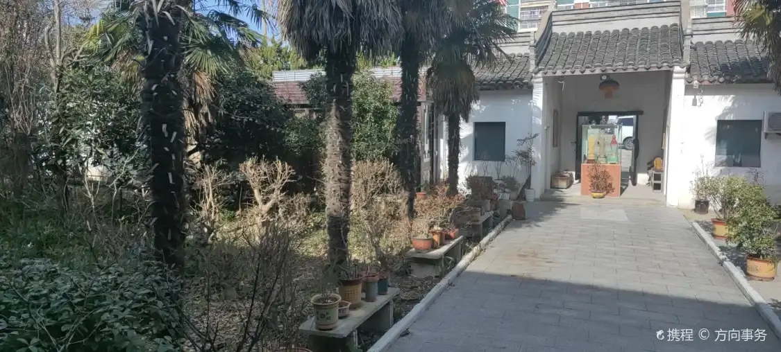 Hotels near Wogong Tomb