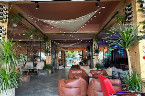 FEZ PUB