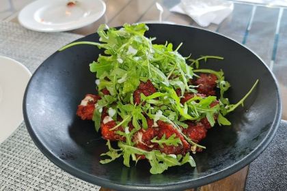 Q LOUNGE & RESTAURANT