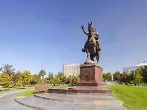 Amir Temur Square