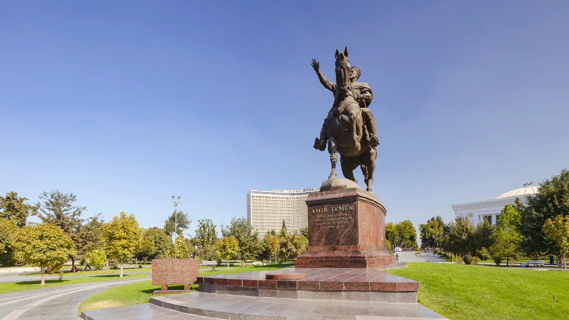 Hotels near Amir Temur Haykali