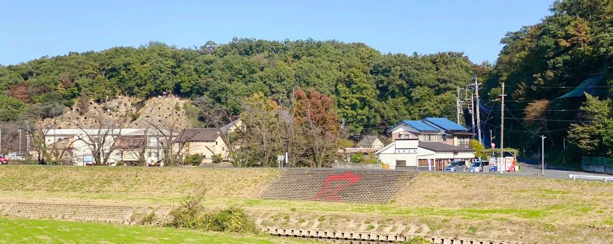 Yoshimi Hyakuana Tombs