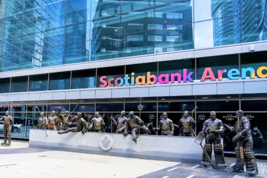 Hotels near إير كندا سنتر