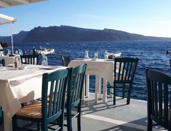 Sunset Ammoudi by Paraskevas