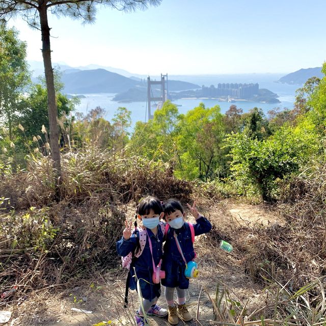 山頂上的超靚景觀 好像飛上天空一般的樹上千秋