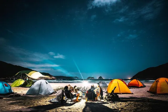 【沙灘露營攻略】2026沙灘露營地點⛺、海邊營地推薦!新手露營裝備清單