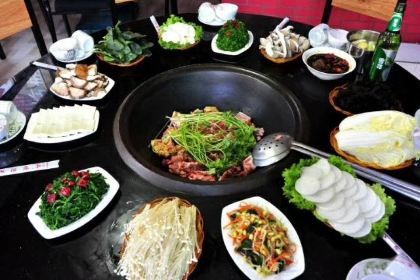 冬日凯阳柴火铁锅炖(北大湖店)