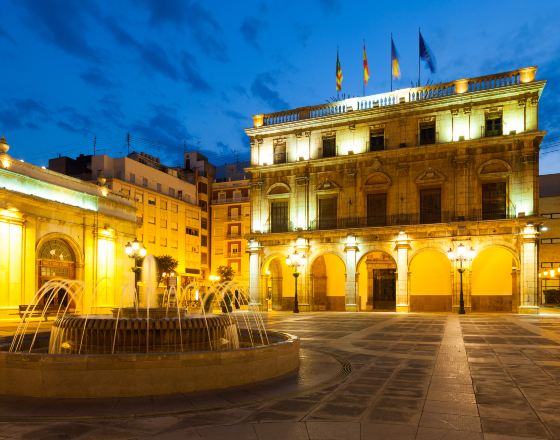 卡斯特利翁-德拉普拉納 自由行套票