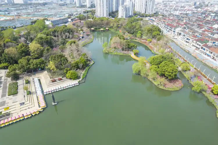 Hotels near Weidun Park
