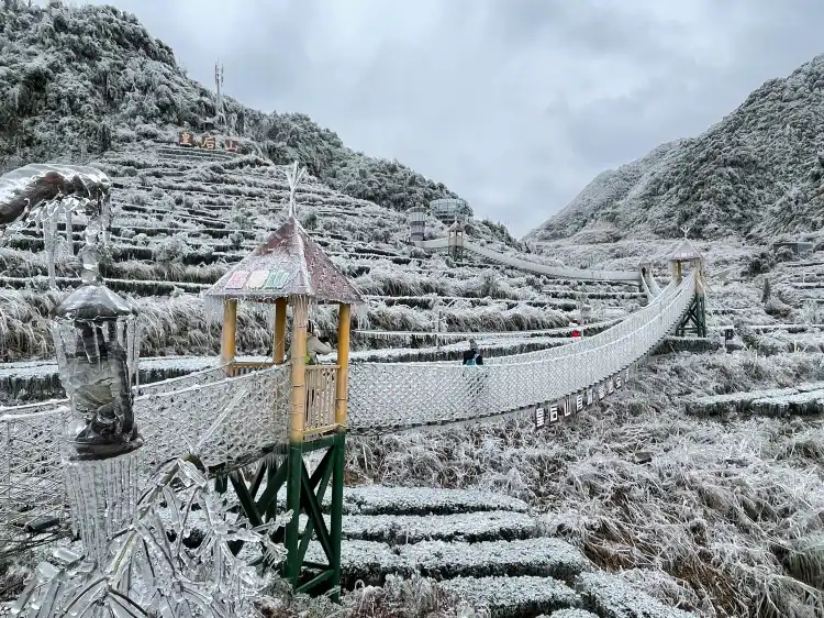 Hôtels à : Lianshan