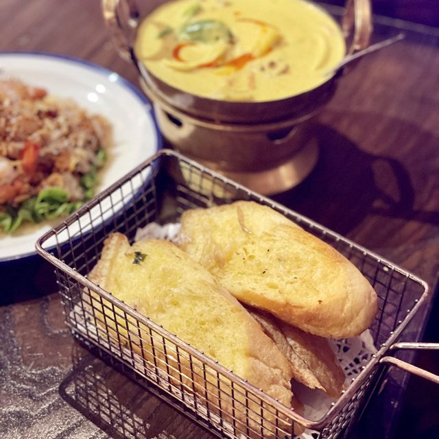 古老火車頭 正宗泰式餐館 古老火車頭 正宗泰式餐館