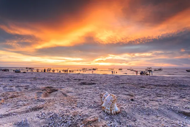 Sunset Sightseeing in Beihai