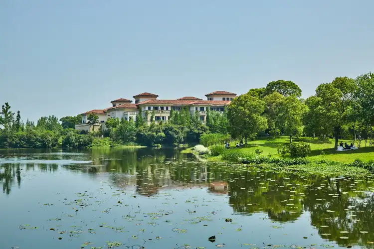 Hotels near Aixihu Wetland Park