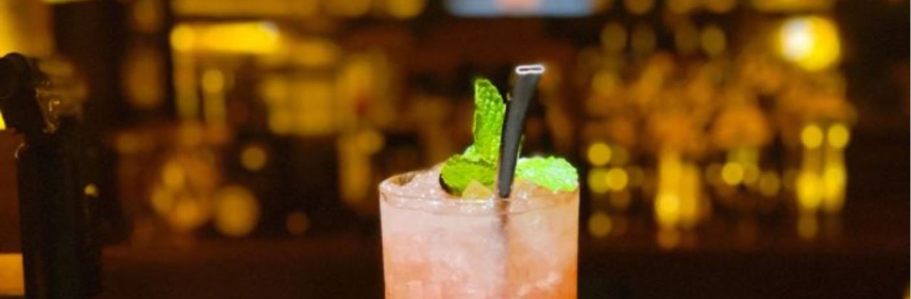 SU lounge the lake view