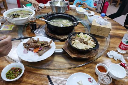 惠云峯食府·无花果浸鸡农家菜