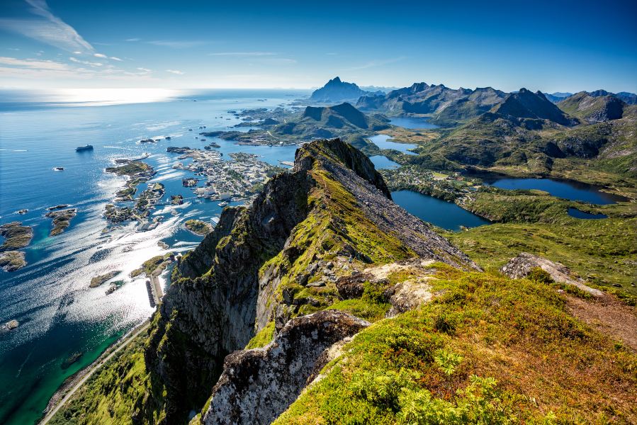 Kirkenes to Svolvaer Flights