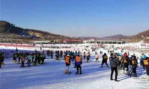 Mingshan Oasis Ski Resort