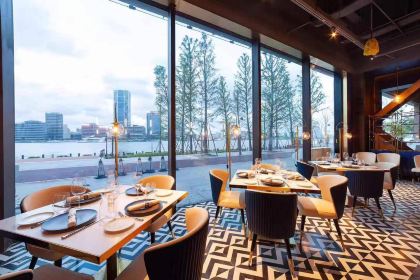 Large Eight Italy Lounge&Restaurant