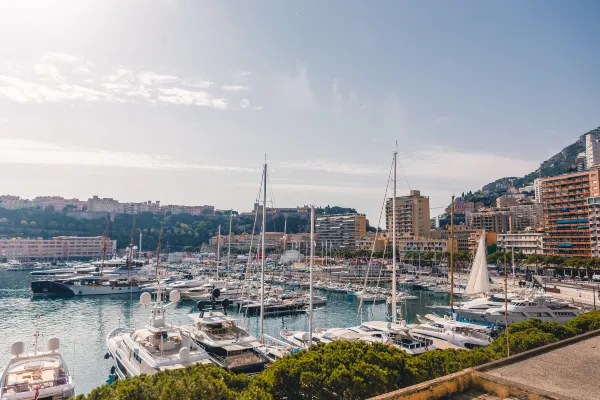 Hotels near FNAC Monaco