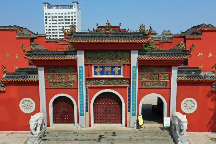 Hotels near Yunmen Temple