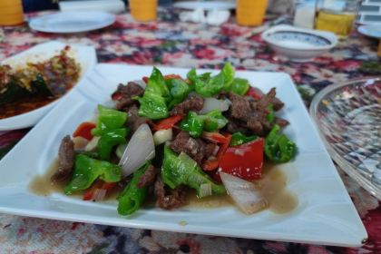 巩留饮食一条街