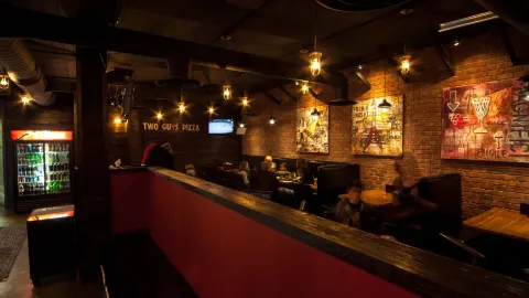 Two Guys & A Pizza Place Ltd in 레스브리지